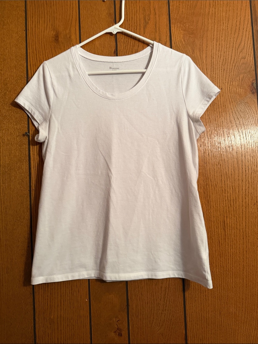 No Boundaries White Short Sleeve Scoop Neck Tee